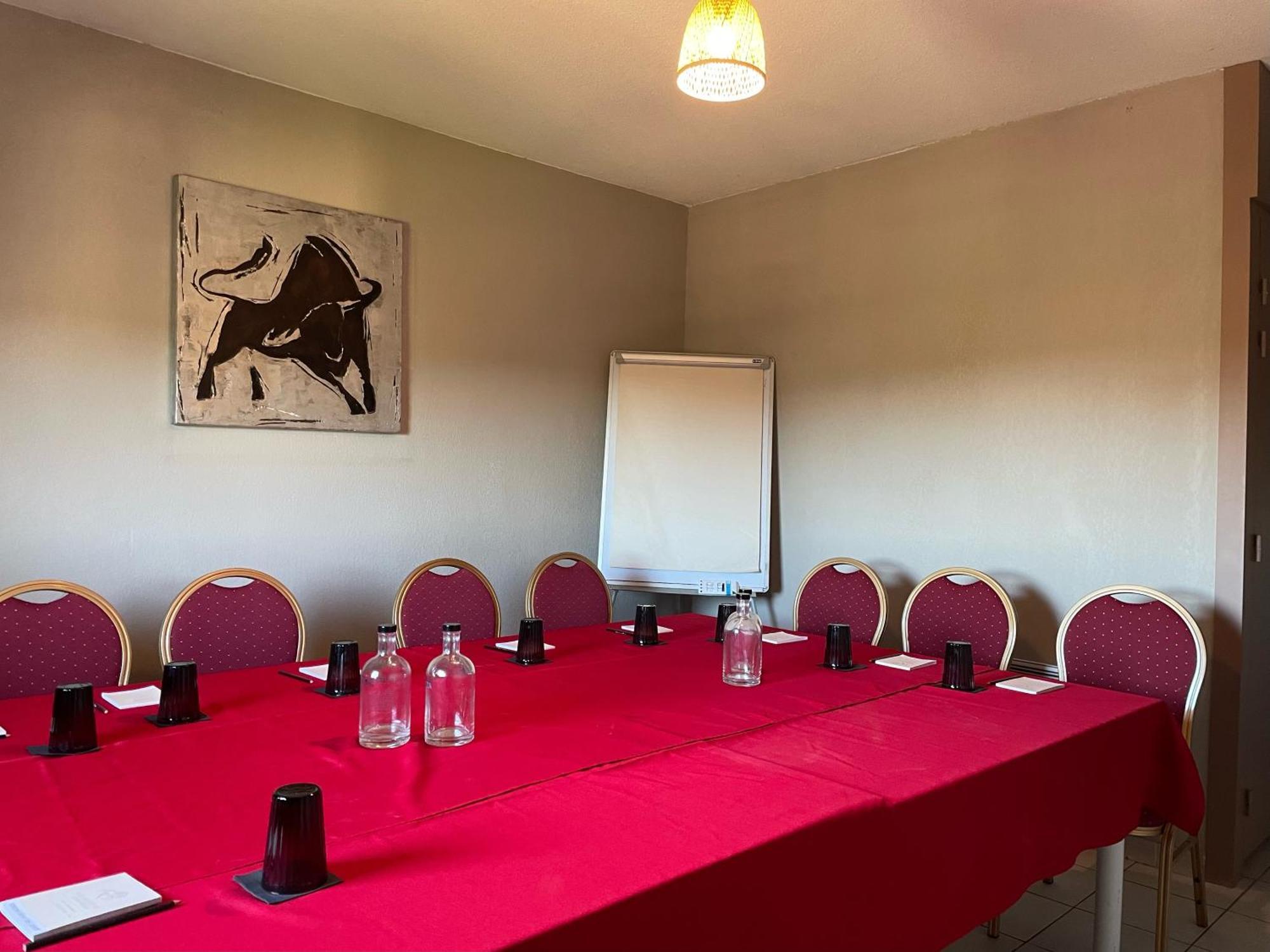 Hotel Restaurant Les Jasses De Camargue Галларг-ле-Монтюё Экстерьер фото