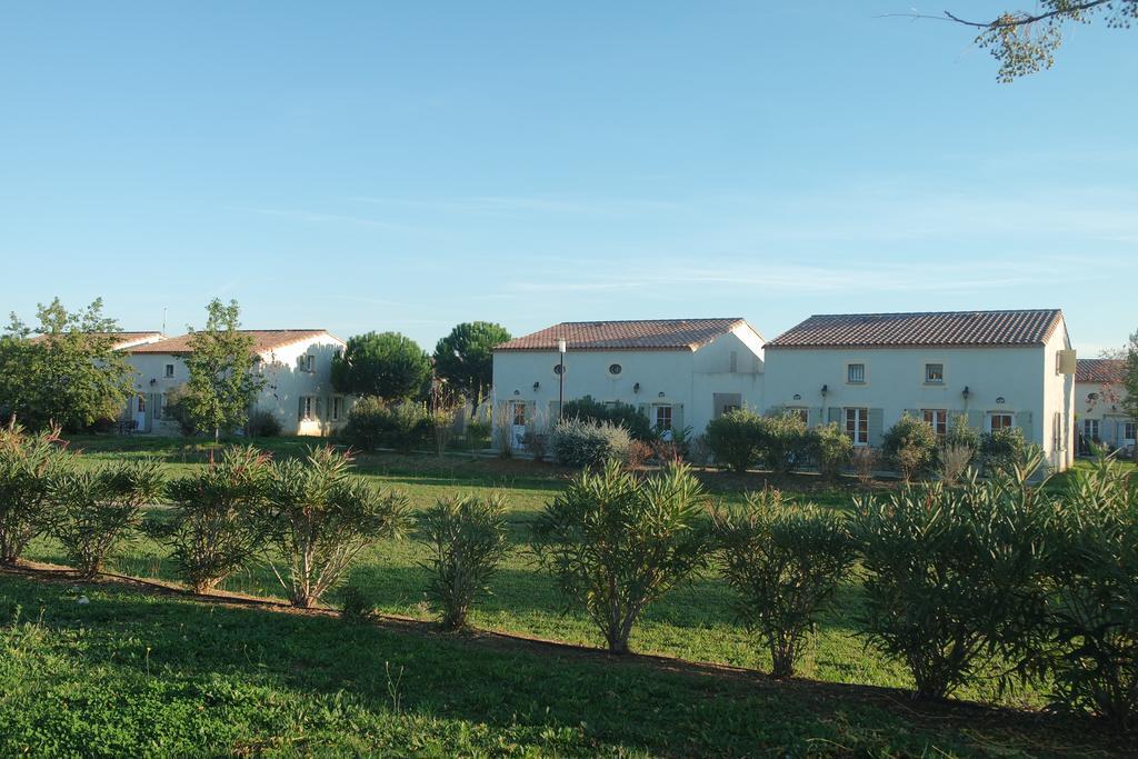 Hotel Restaurant Les Jasses De Camargue Галларг-ле-Монтюё Экстерьер фото